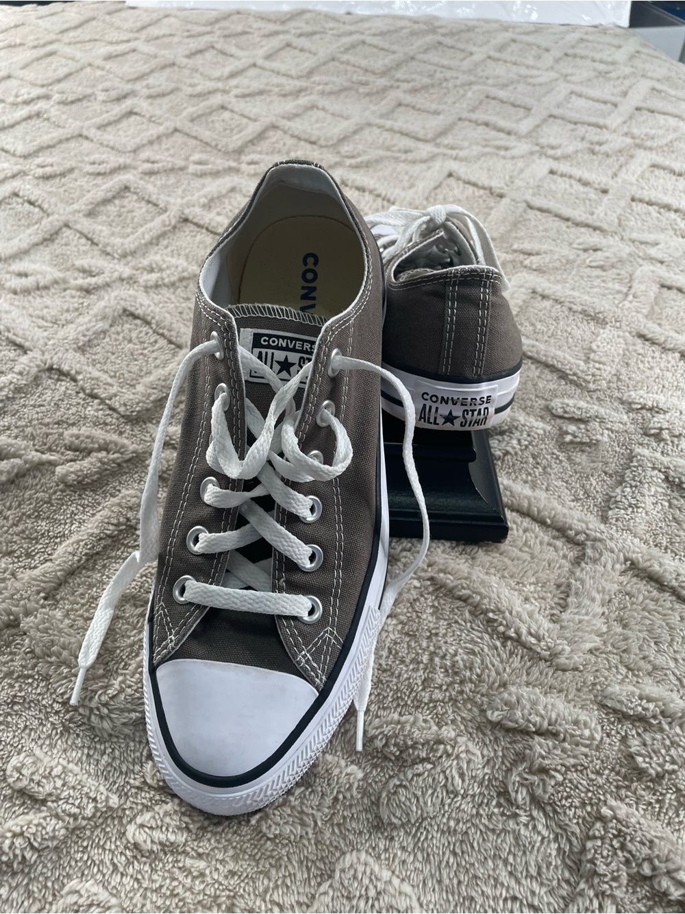Converse' All Star Low Top Sneakers - Brown
Size M 7 or W 9 - Picture 8 of 10